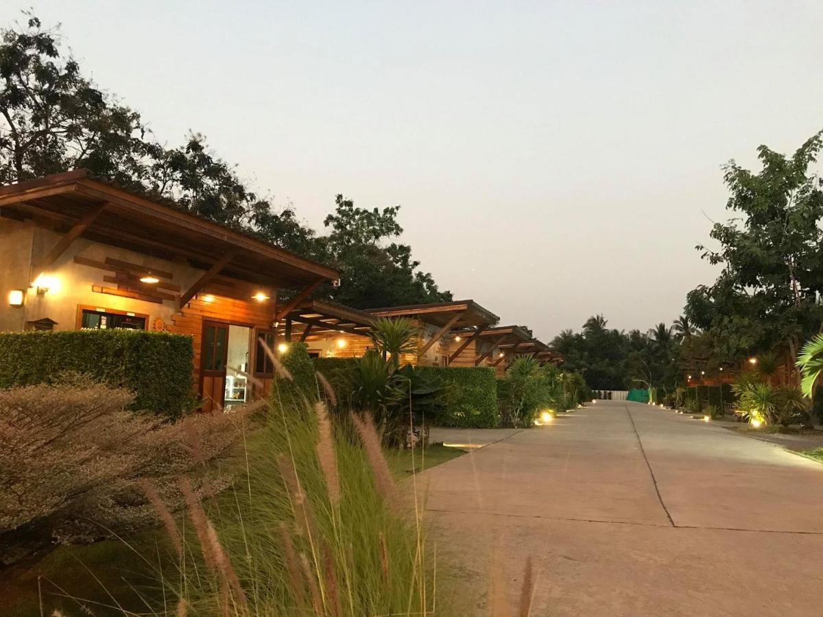 Chill Chill Resort Pran Buri Exterior photo